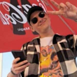 GACY WPROWADZA NAS W POSTPUNKOWY KLIMAT